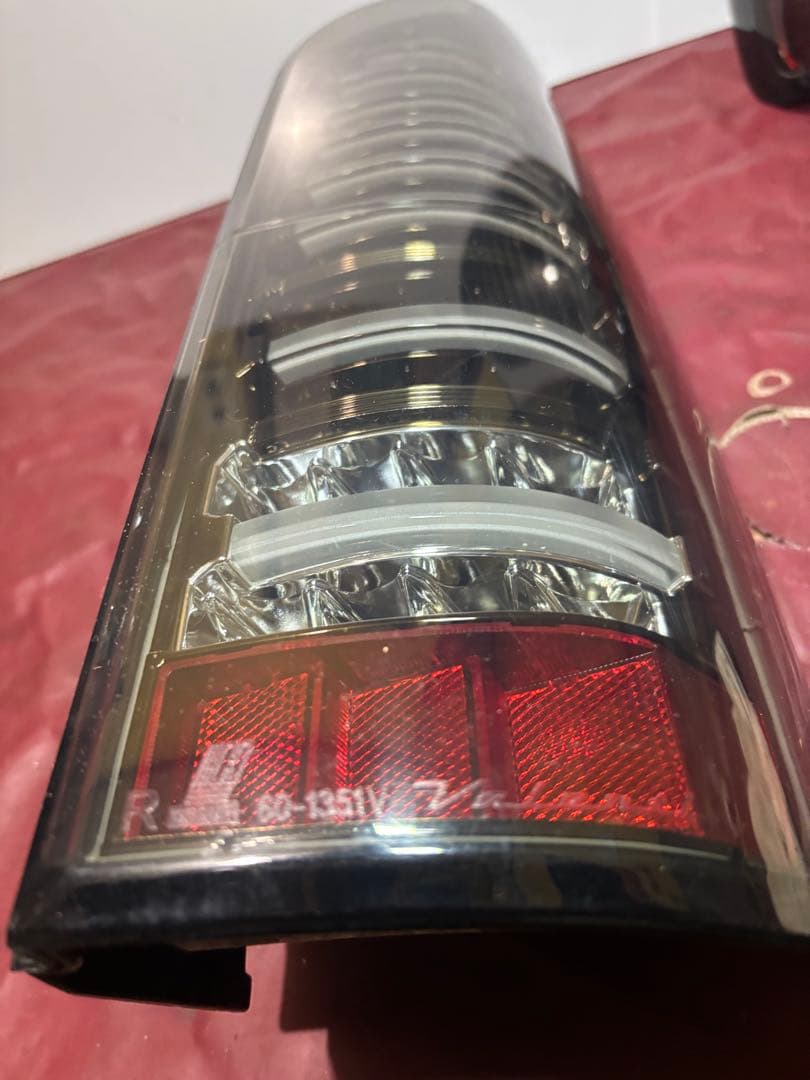 値下げしました　ハイエース200系 LED テールランプ 中古品セット　ジャンク