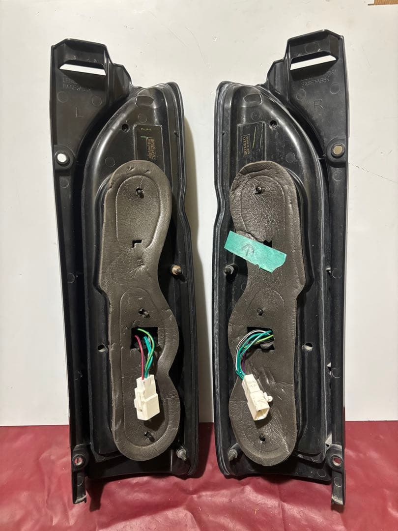 値下げしました　ハイエース200系 LED テールランプ 中古品セット　ジャンク