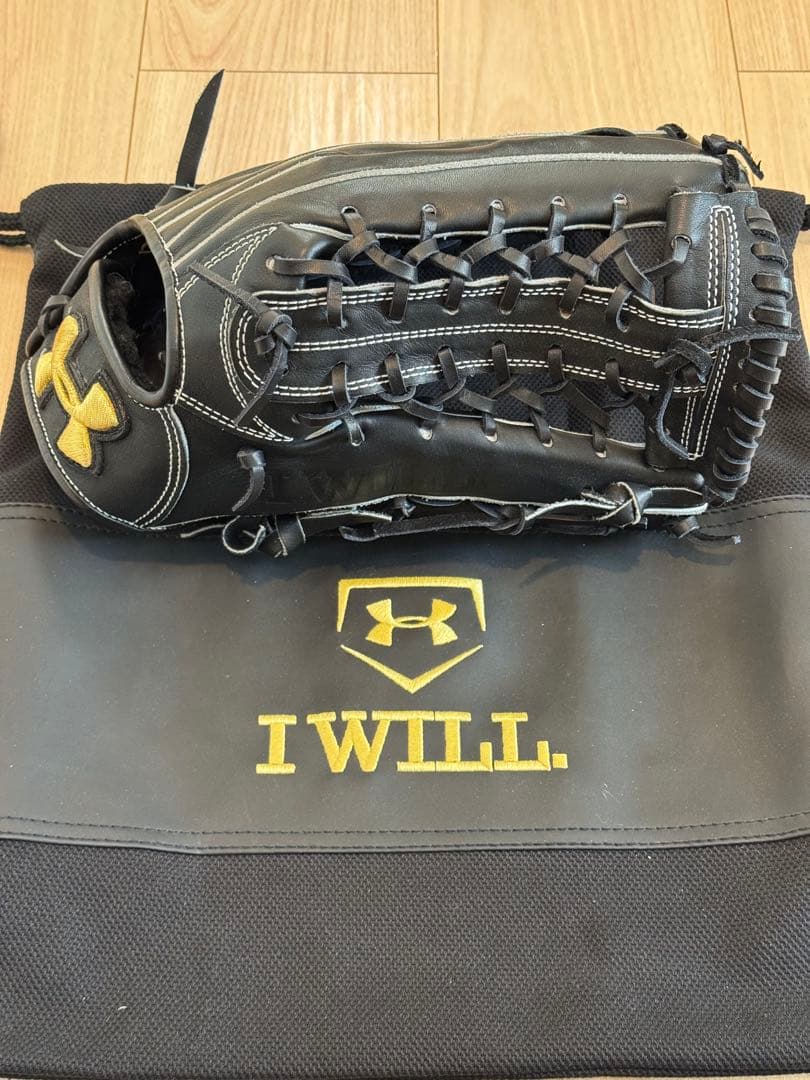 【美品】アンダーアーマー　野球硬式グラブ　外野手用　黒　(1300671）