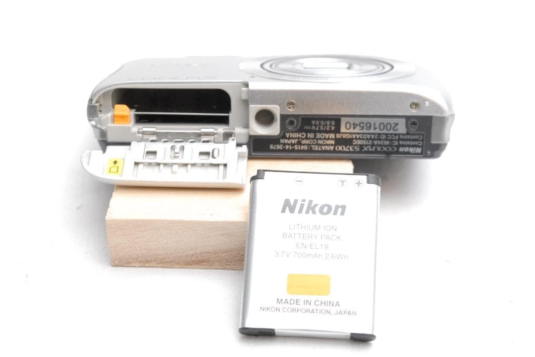 Nikon COOLPIX S3700 (良品）