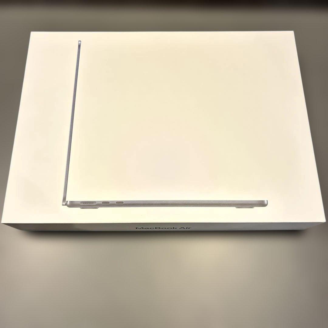 MacBook Air M2 13.6インチ 16GB / 256GB SSD