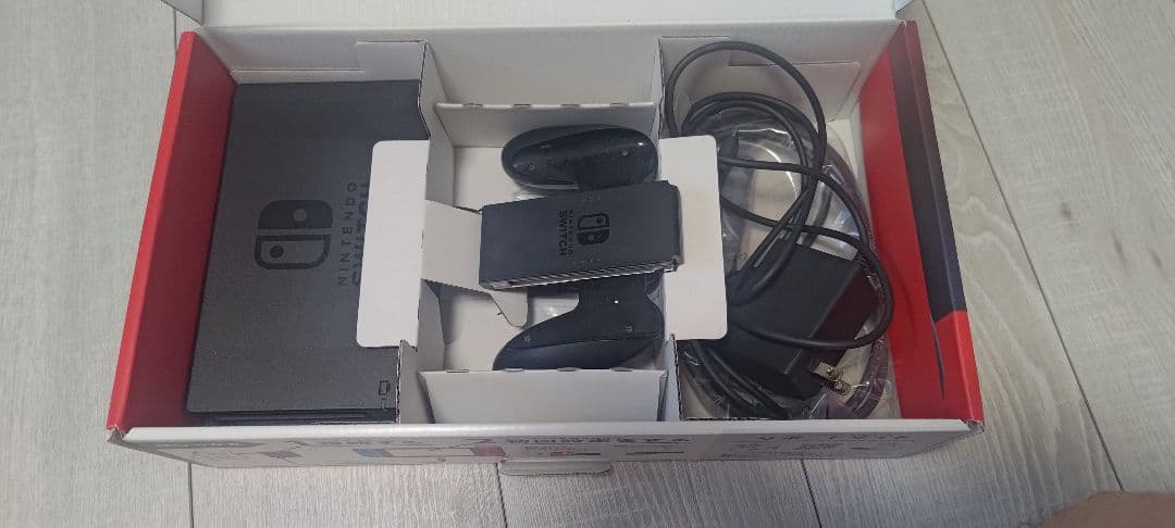 Nintendo Switch 本体 本体カバーとケースとソフト付