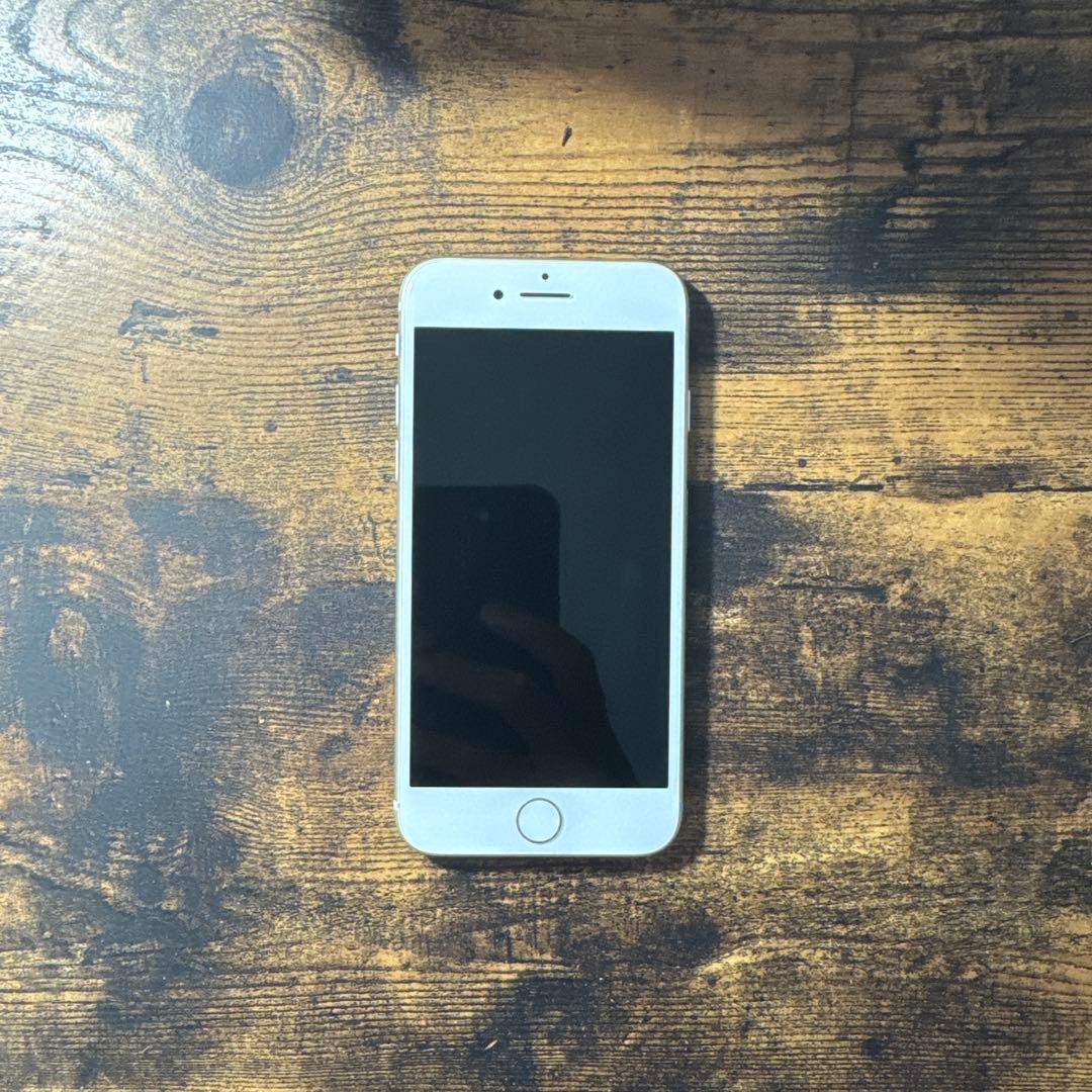 し*ね様 Apple iPhone 8 シルバー 本体