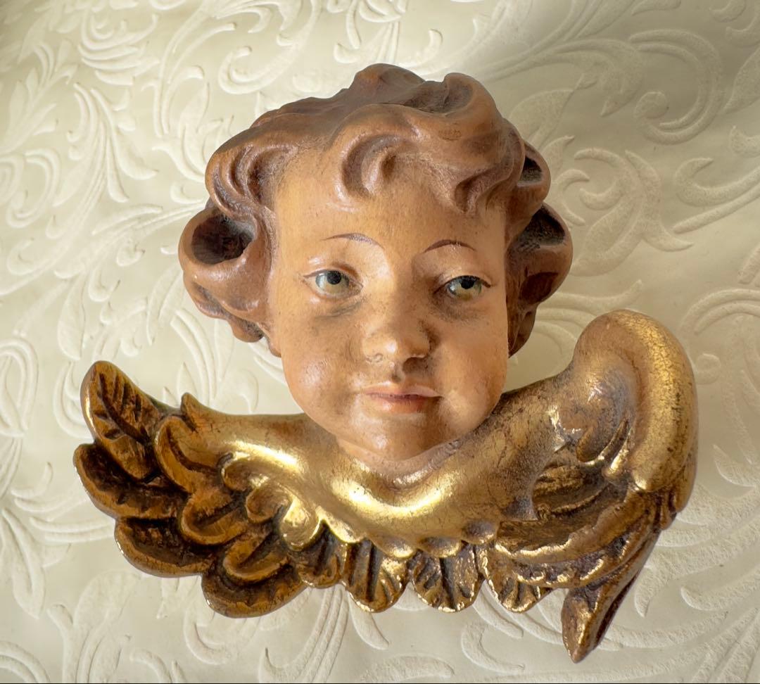 天使セラフィムの彫刻