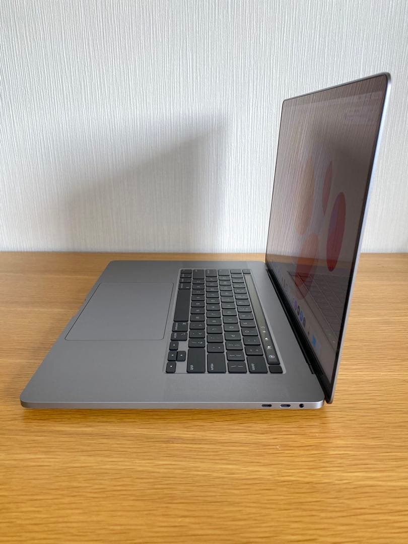 MacBook Pro 本体　美品未使用に近い　バッテリー良好　上位パソコン