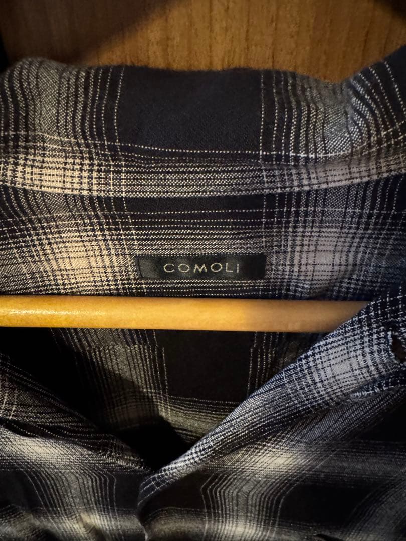 comoli レーヨンオープンカラーチェックシャツ