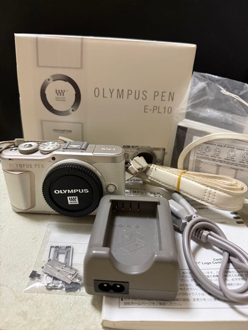 【ジャンク品】OLYMPUS PEN E-PL10 シルバー 本体ストラップ付き