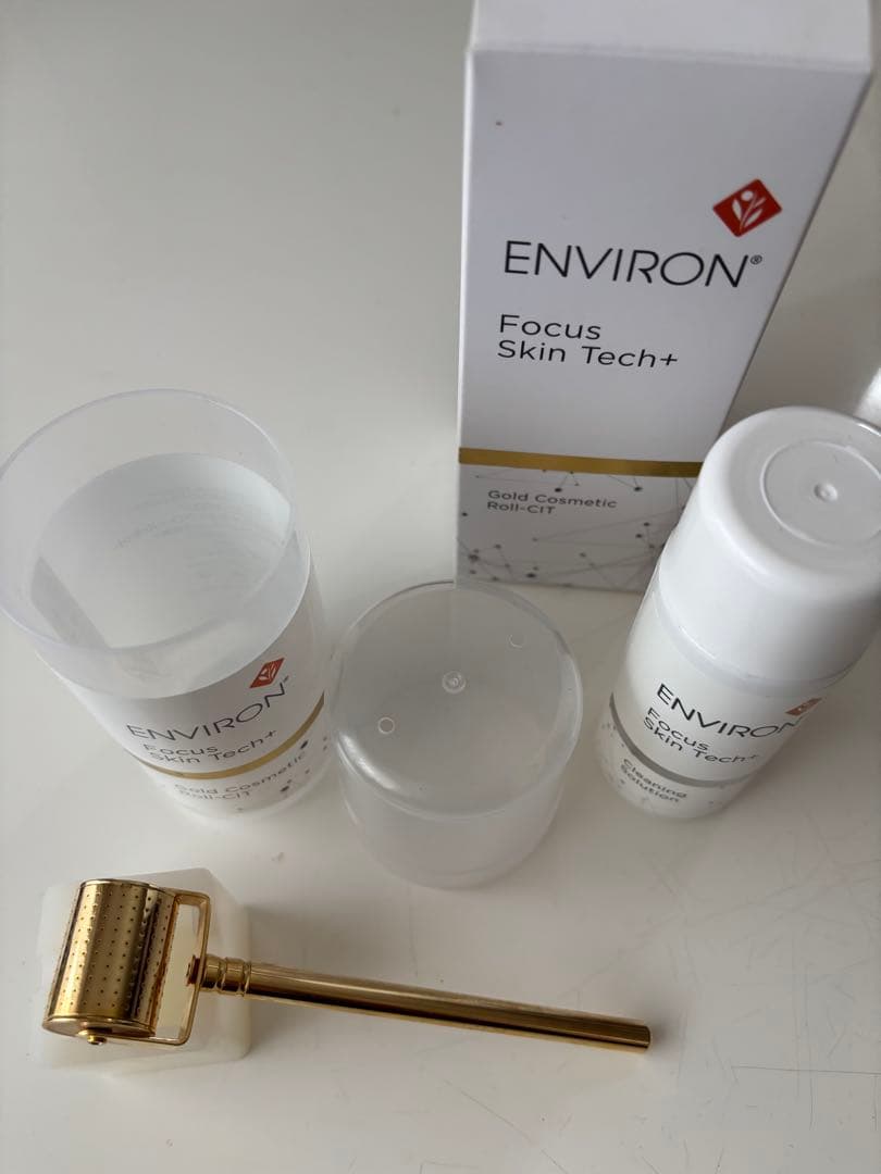 ENVIORN Focus Skin Tech+ ゴールドコスメティックローラー