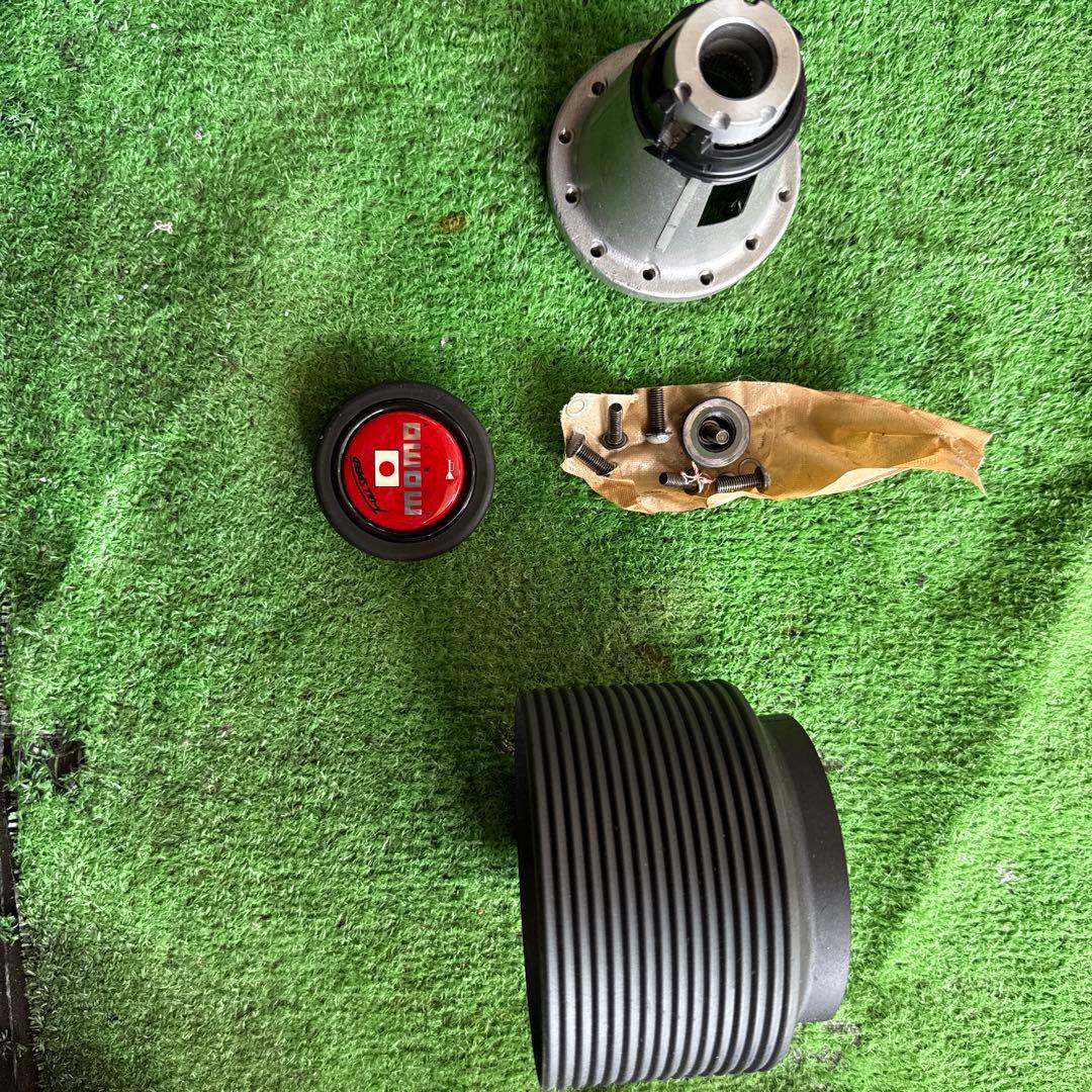 MOMO ステアリングホイール ハブ付き