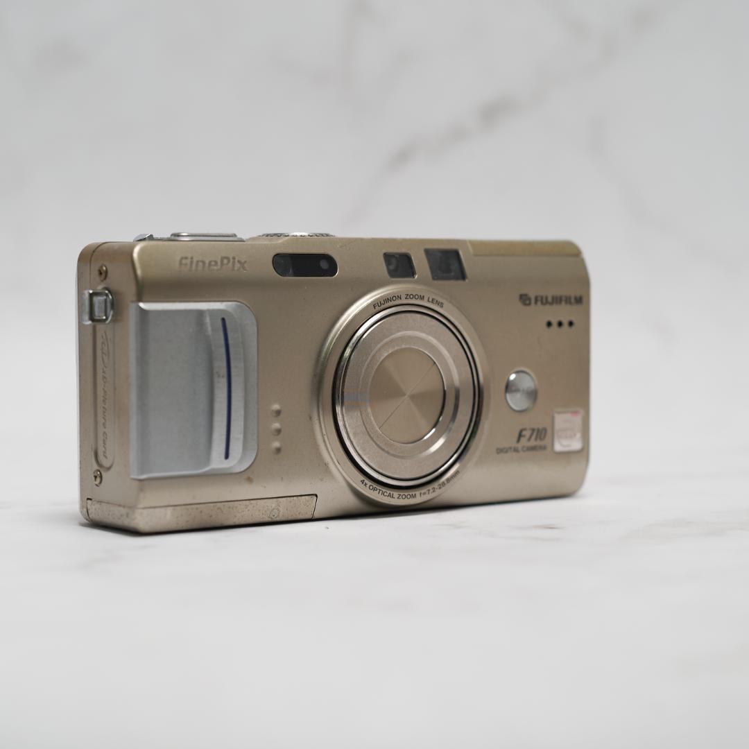 FUJIFILM FinePix F710 コンデジ