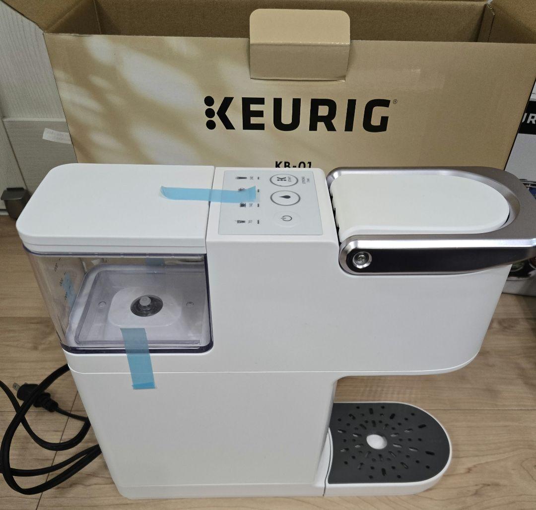 KEURIG KB-01 ホワイト コーヒーメーカー&K-CUP TREE