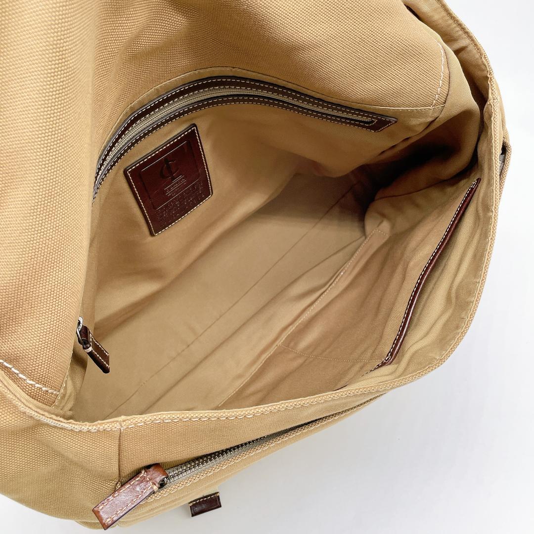 COACH キャンバス A4可能 メッセンジャーバッグ　ベージュ e768