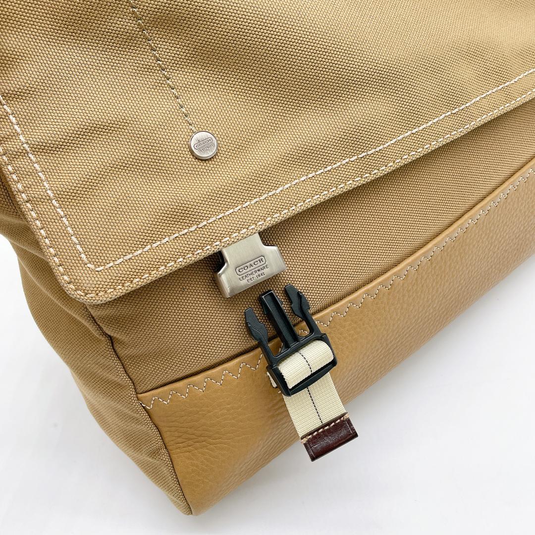 COACH キャンバス A4可能 メッセンジャーバッグ　ベージュ e768