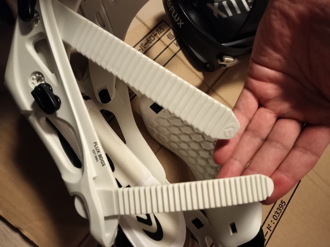 FLUX DS 21-22 スノーボードバインディング　オマケ付