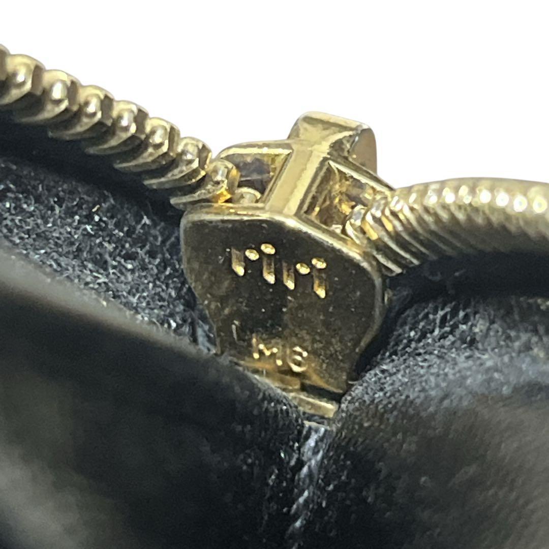 現行品　プラダ　ケース　三角ロゴ　ラウンドファスナー　サフィアーノ　黒