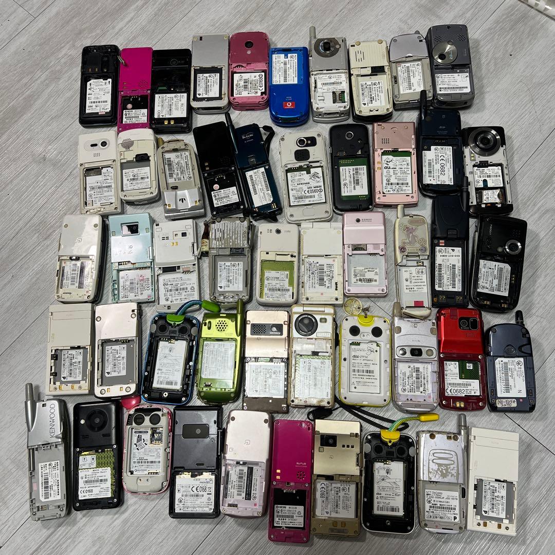 ガラケー　電池・電池カバー無し50台まとめ売り　ジャンク