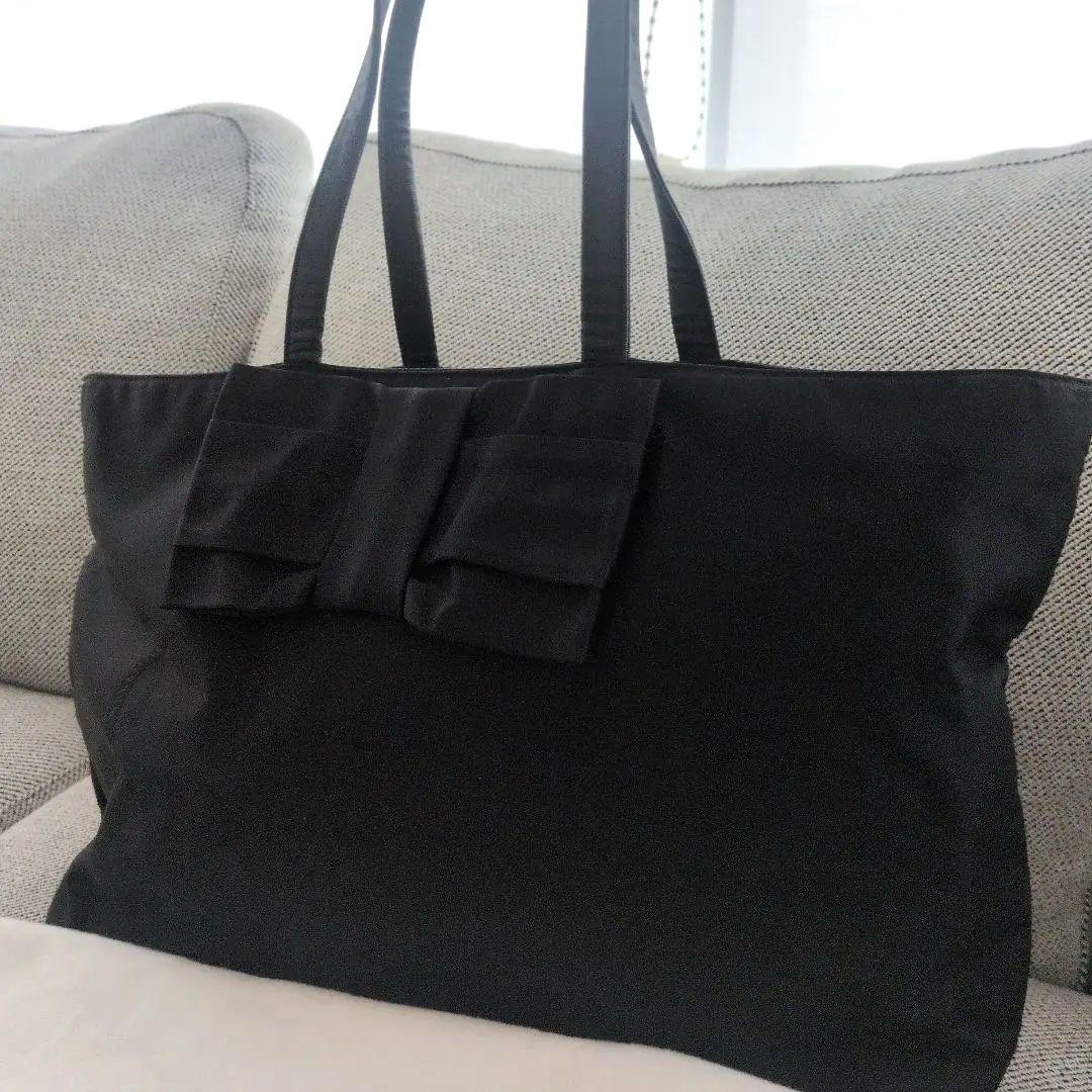 プラダ　リボン付き黒トートバッグ マザーズバッグ