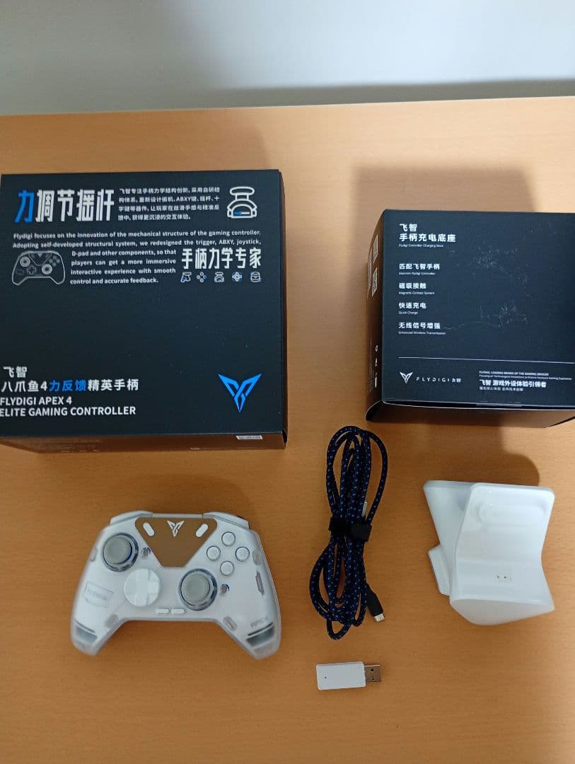 FLYDIGI　ワイヤレスコントローラー 「APEX4」と充電ドック