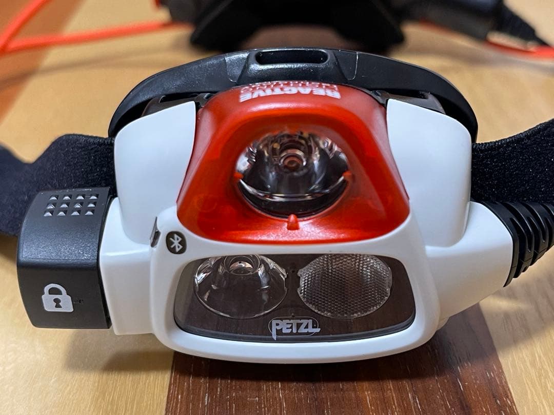 PETZL NAO+ ペツルヘッドライト バッテリー×2、エクステンションコード