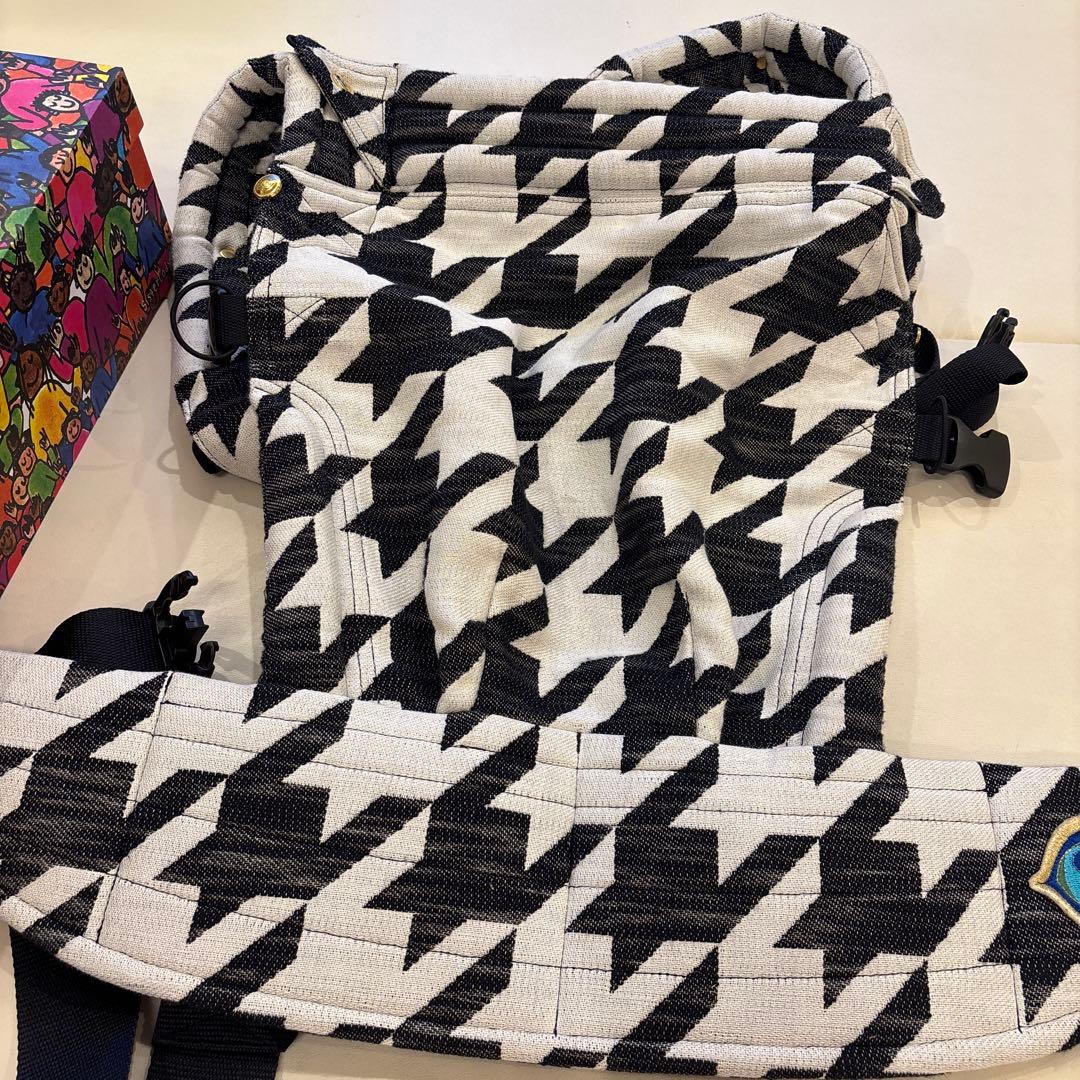 【美品】アーティポッペ　抱っこ紐　ザイガイスト　ツイードBW