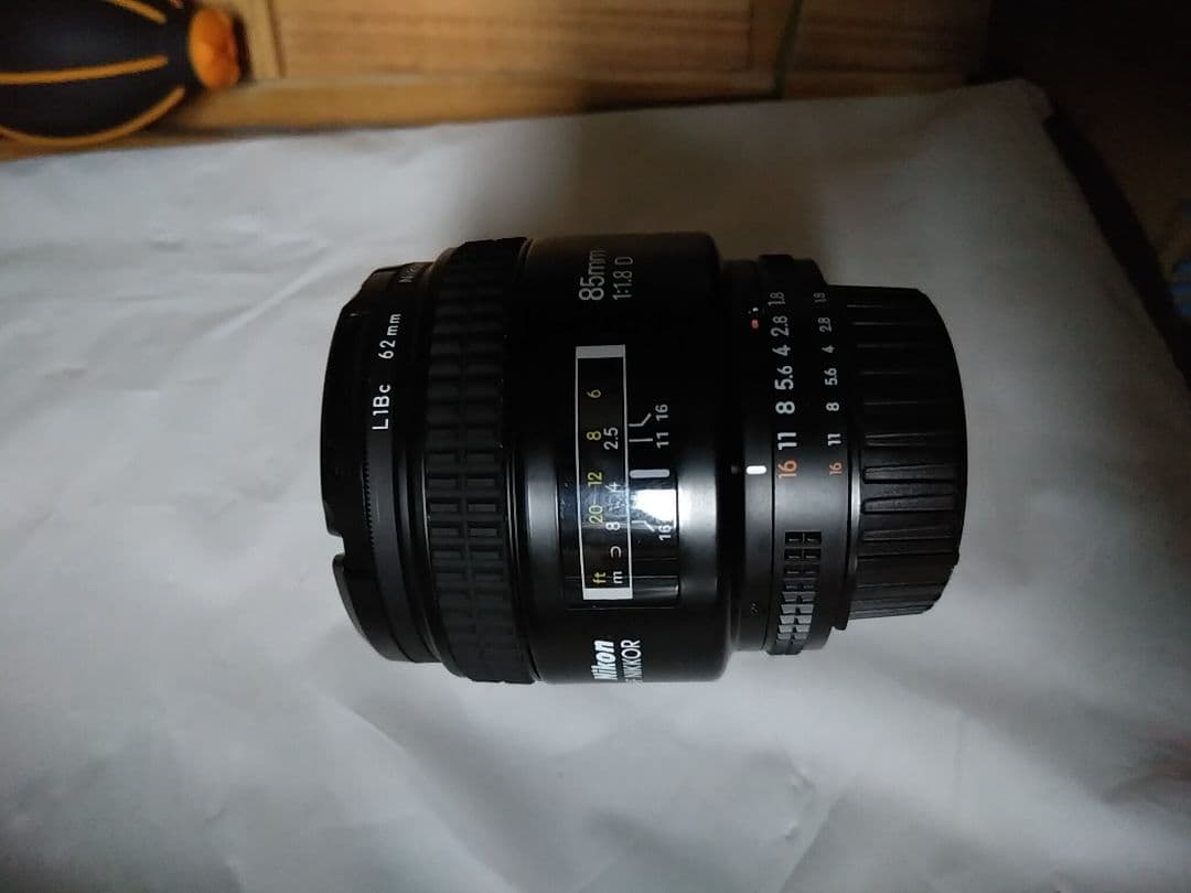 Nikon 85mm f/1.8 D レンズ