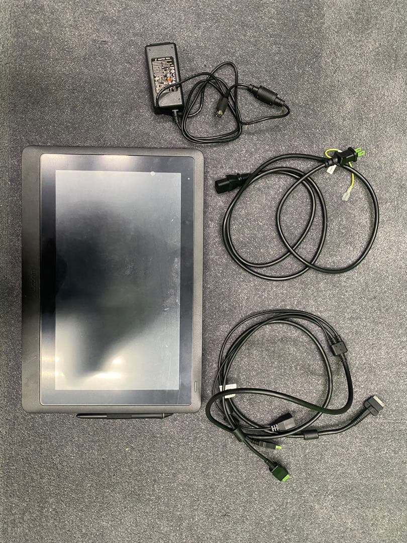 Wacom Cintiq 16 本体、ケーブル、箱