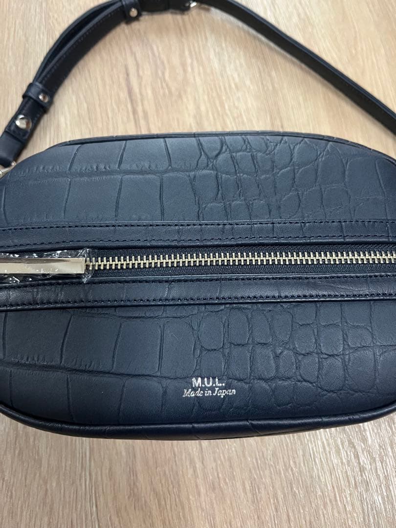 M.U.L. クロコダイル型押しボディバッグ