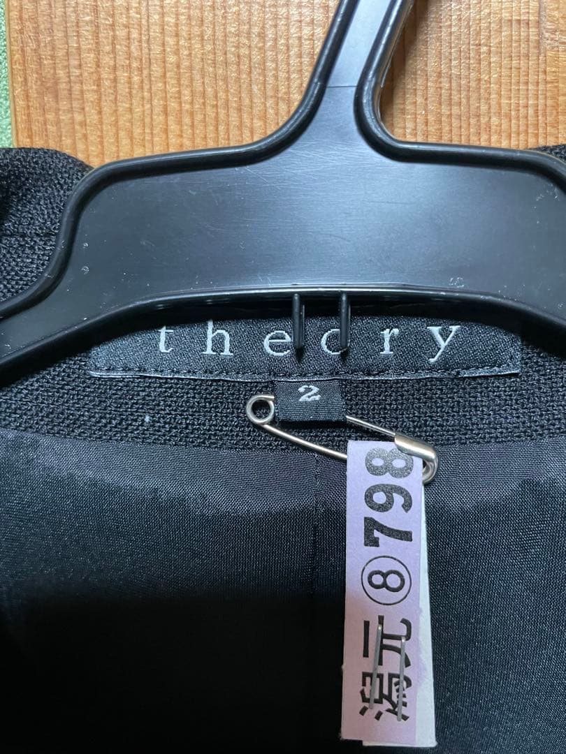 theory セオリーのブラックスーツです。シルエットが最高にきれいでステキです