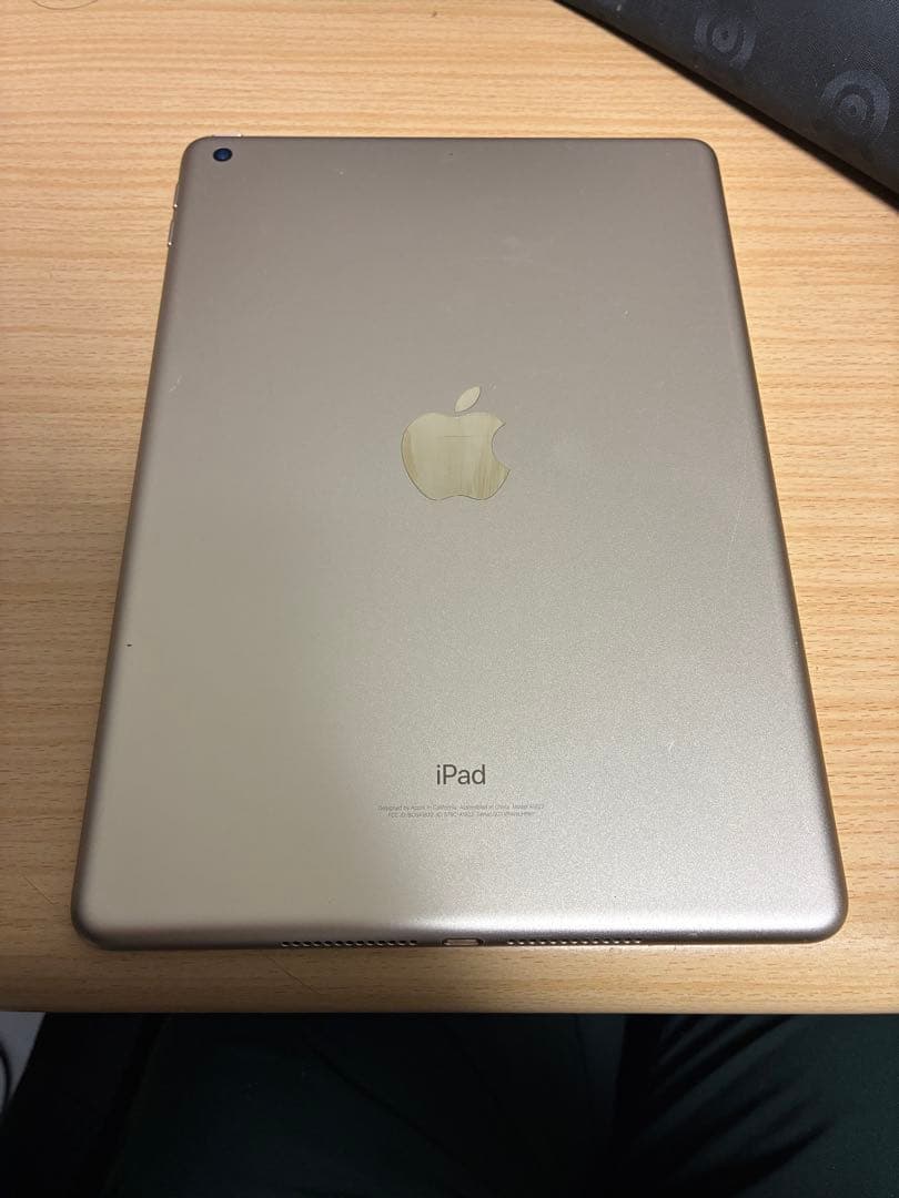 Apple iPad (第5世代) 128GB ゴールド【値下げ可】