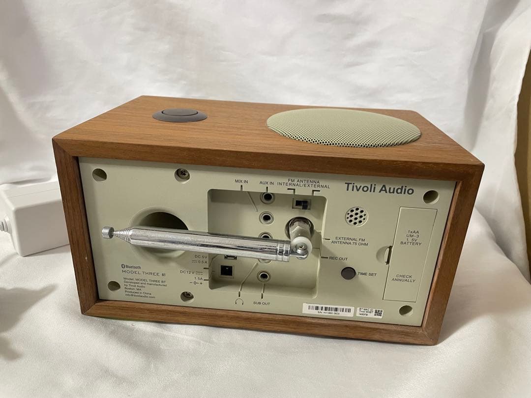 TIVOLI THREE BT チボリオーディオ　スピーカー ラジオ