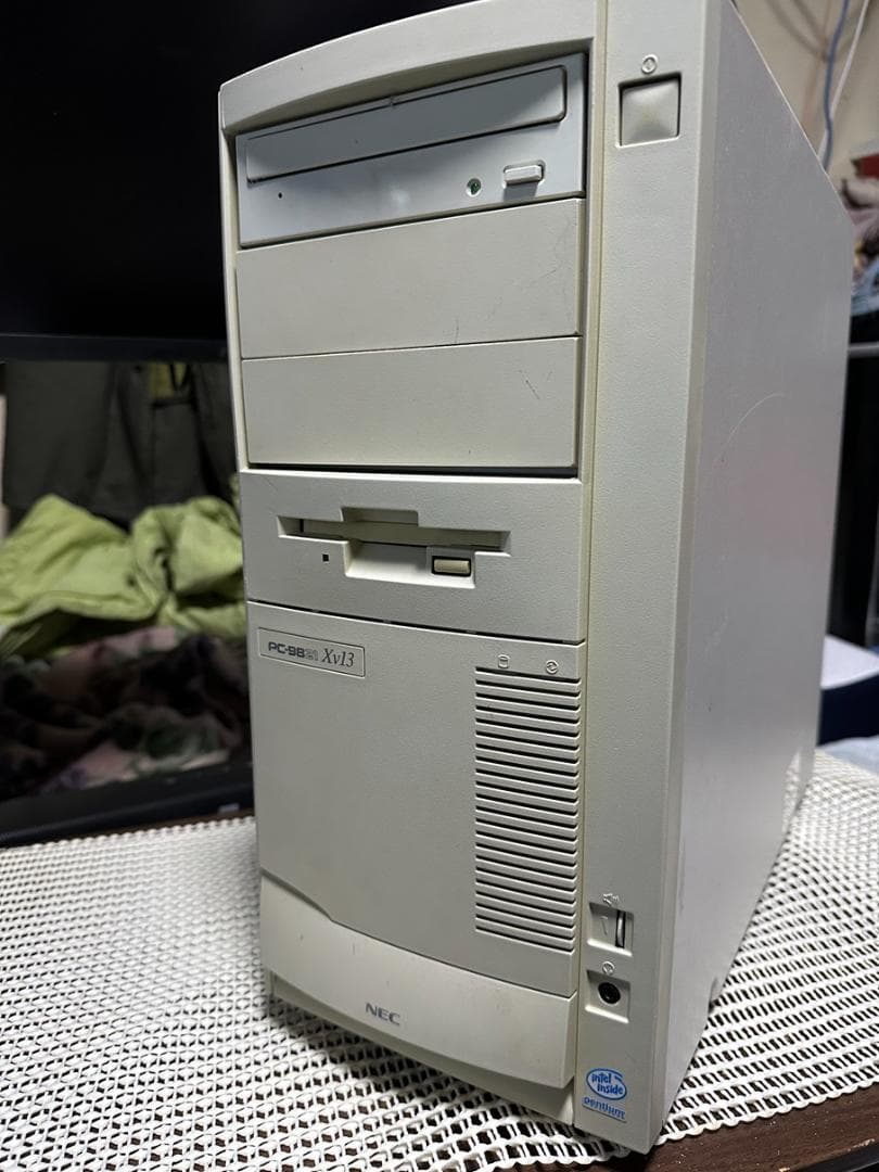 NEC PC-9821 Xv13/W16 動作品　外装傷あり　ジャンク扱い