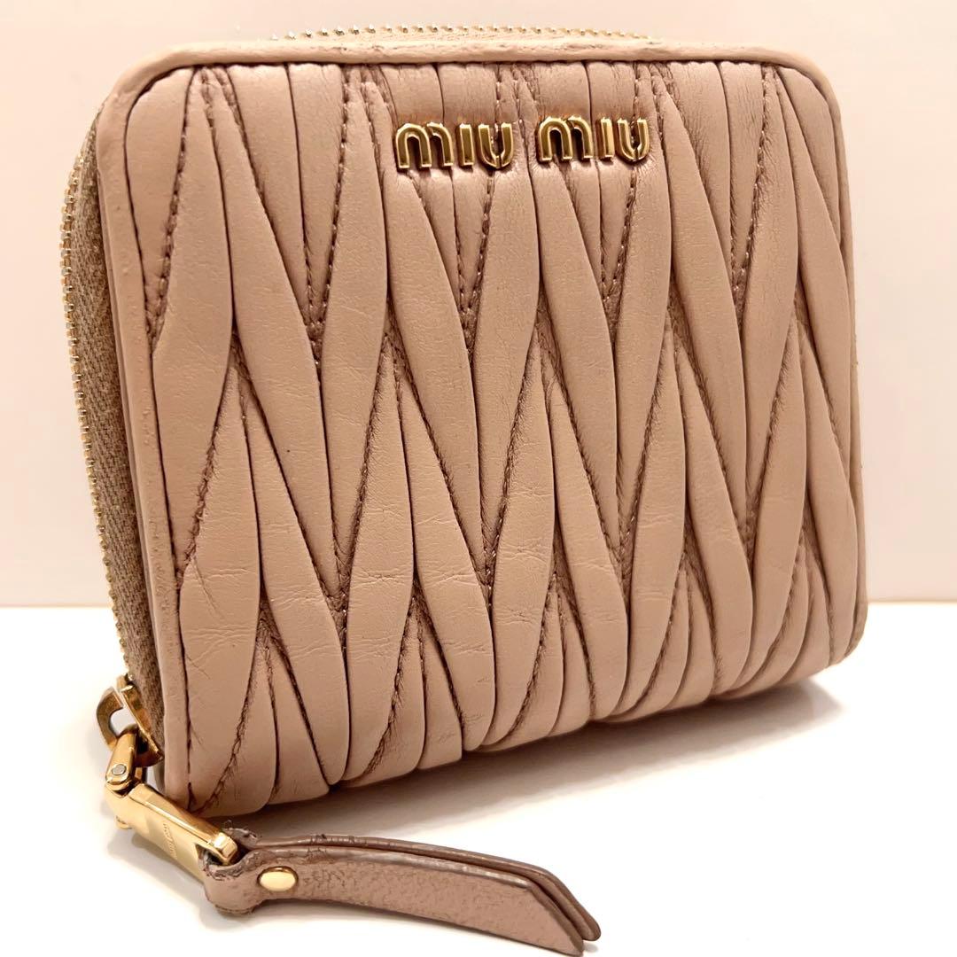 ミュウミュウ 折り財布 マテラッセ 革 ラウンドファスナー ピンクベージュ 金具