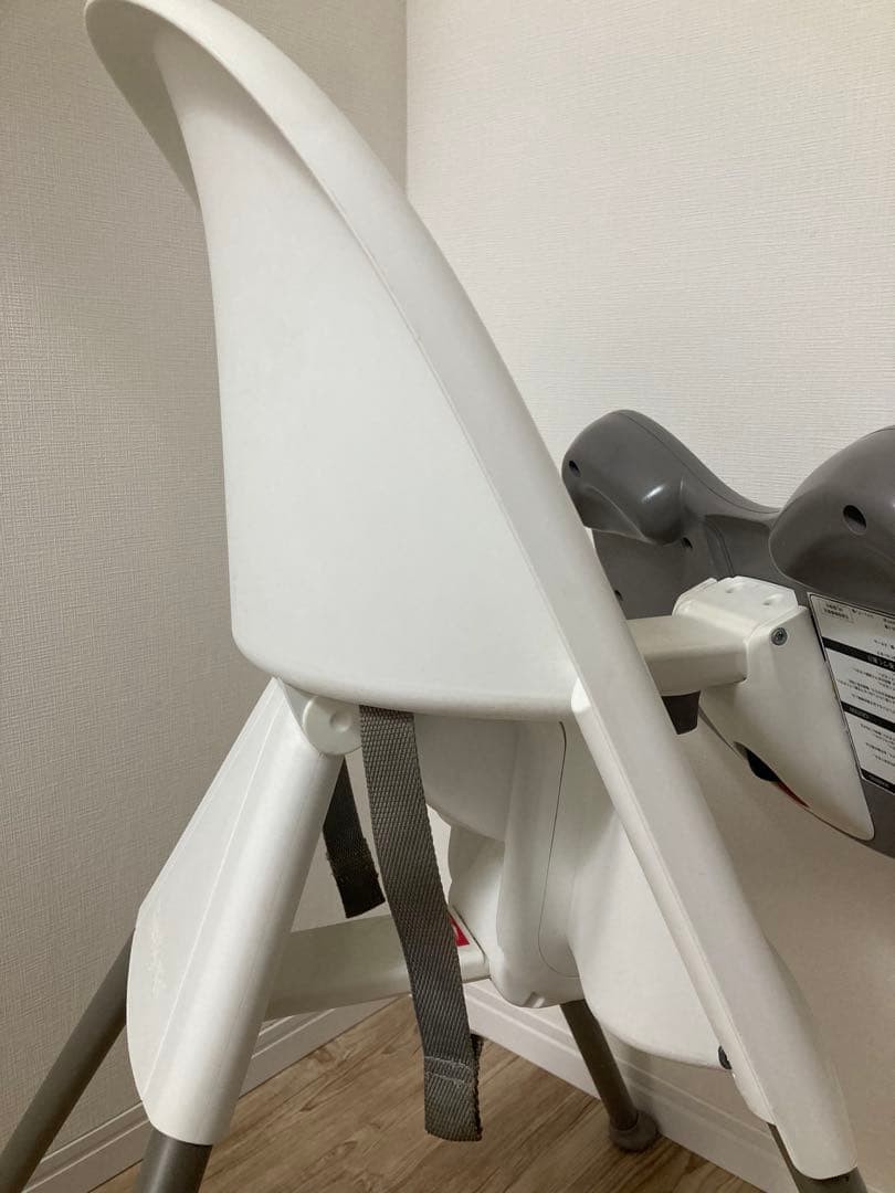 BABYBJÖRN ベビービョルン　椅子　イス　ハイチェア ホワイト白　赤ちゃん
