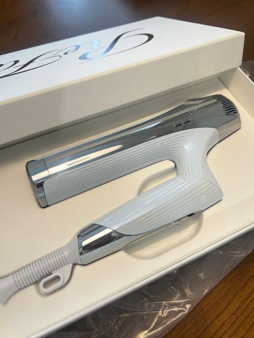 ReFa ヘアドライヤー 本体とタオル、シャンプートリートメントセット