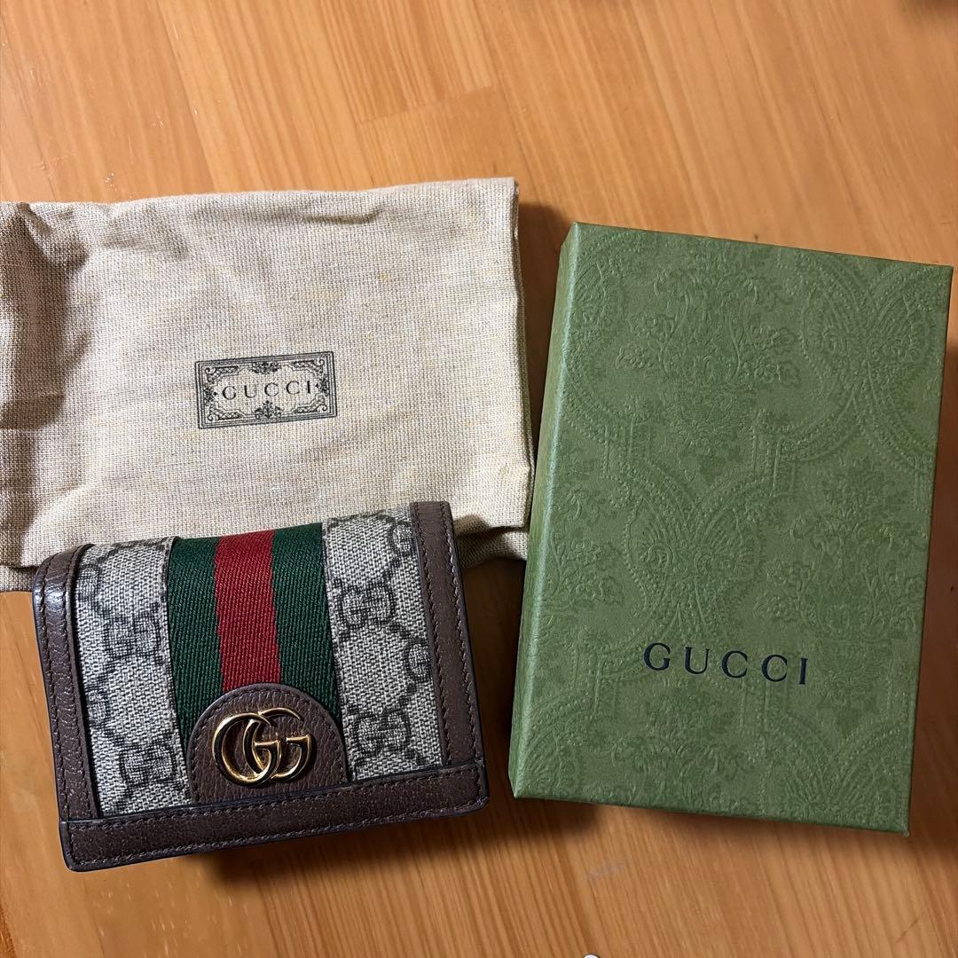 GUCCI 二つ折り財布 箱付き