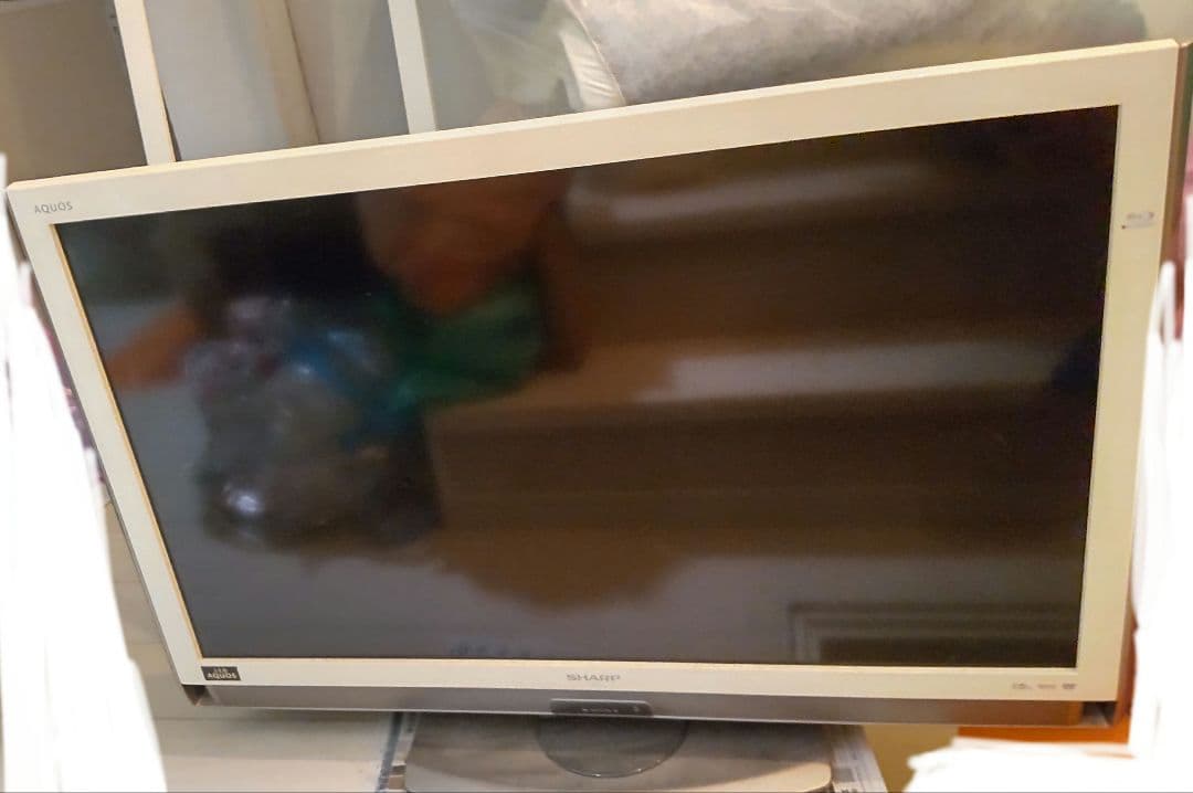 ジャンク SHARP 大型ホワイト液晶テレビ