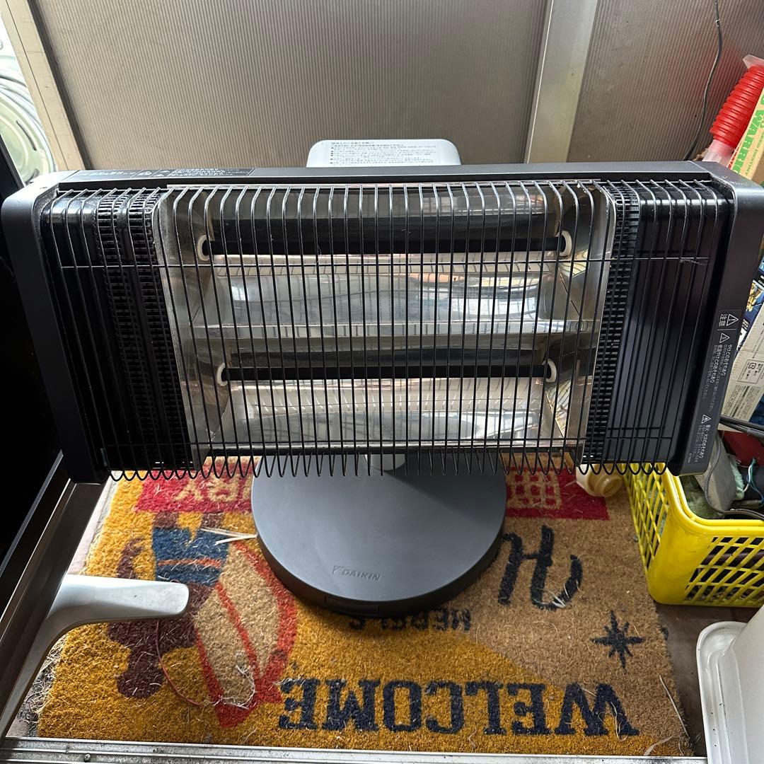 ダイキン　遠赤外線暖房機セラムヒート　ERFT 11WS