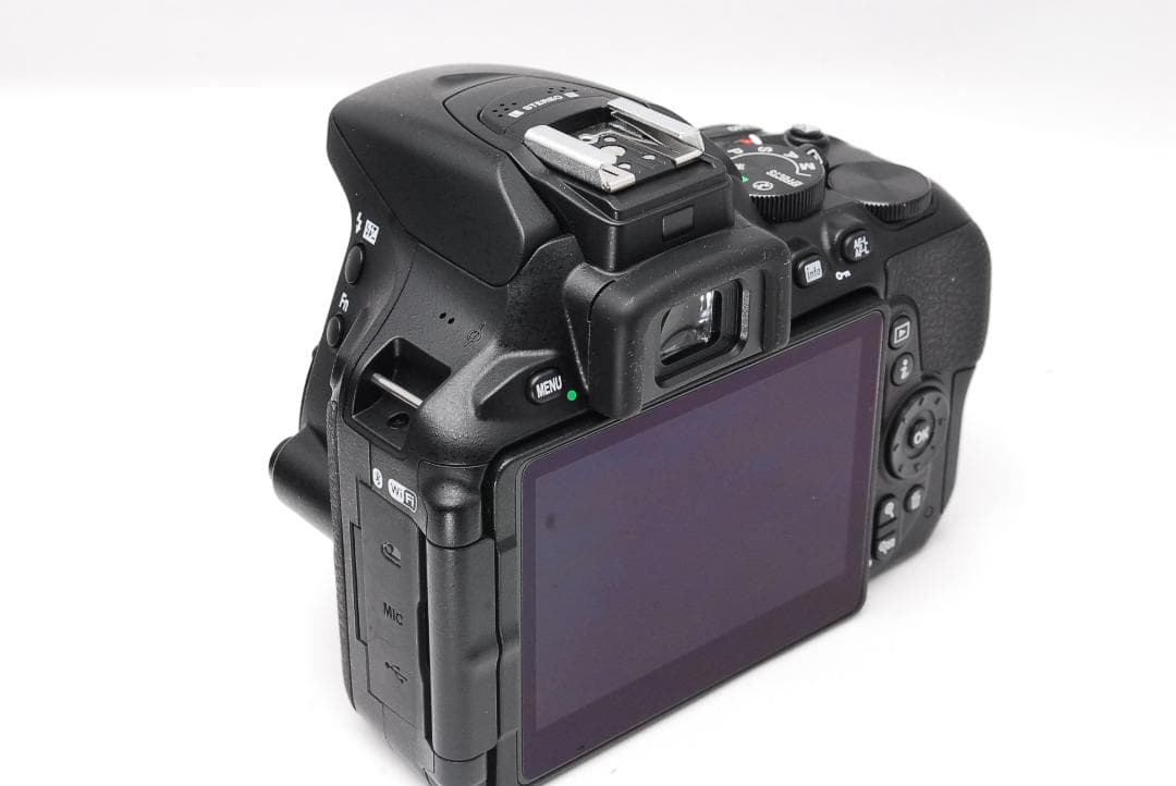 Wレンズキット Nikon D5600 美品 一眼レフ バック付 初心者おすすめ