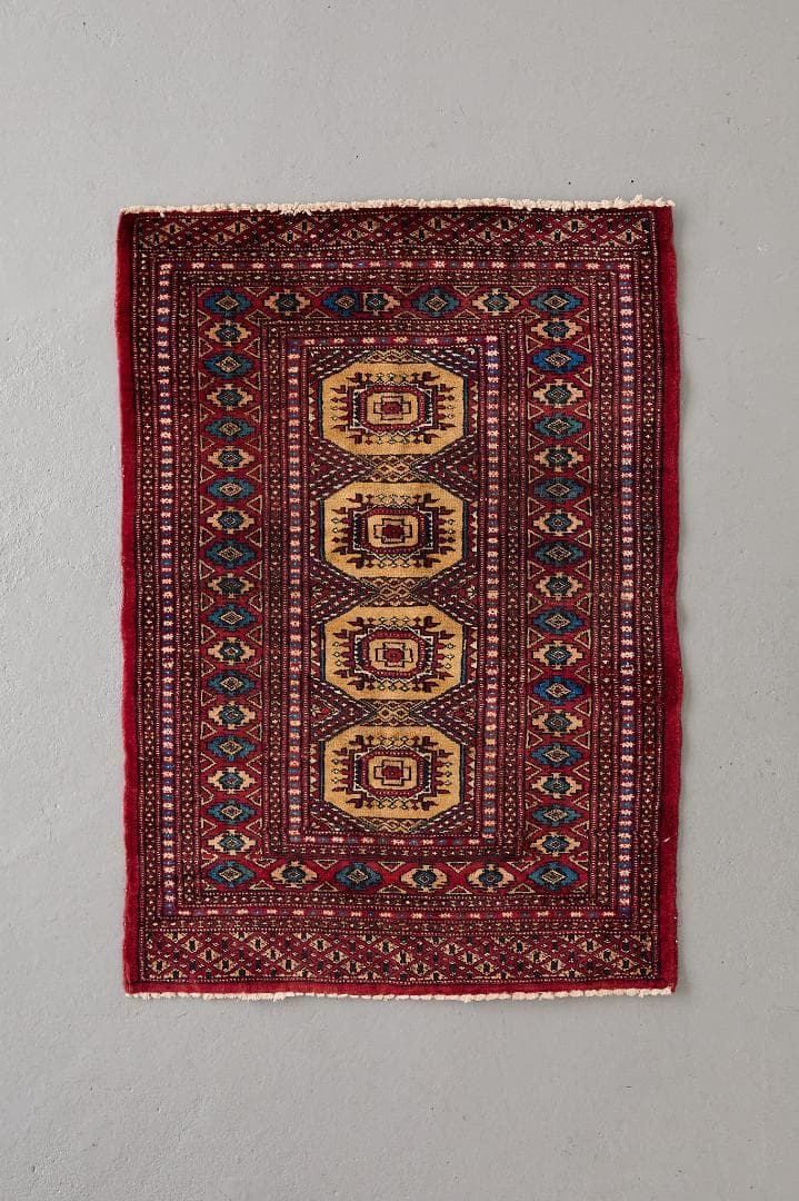 ヴィンテージラグ　トライバルラグ　パキスタン産（118×83cm）赤　ベージュ