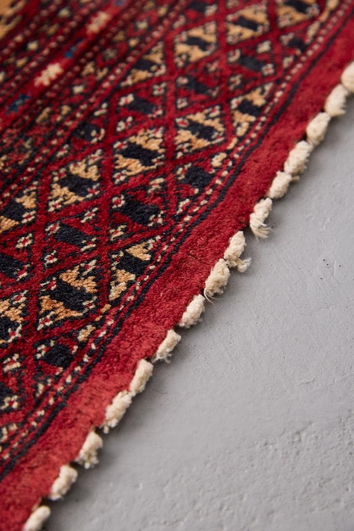 ヴィンテージラグ　トライバルラグ　パキスタン産（118×83cm）赤　ベージュ