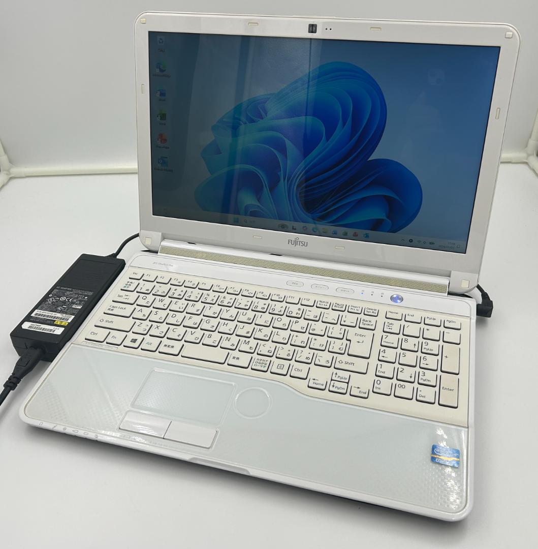 ノートパソコン windows11 オフィス付き core i7 AH56/HW