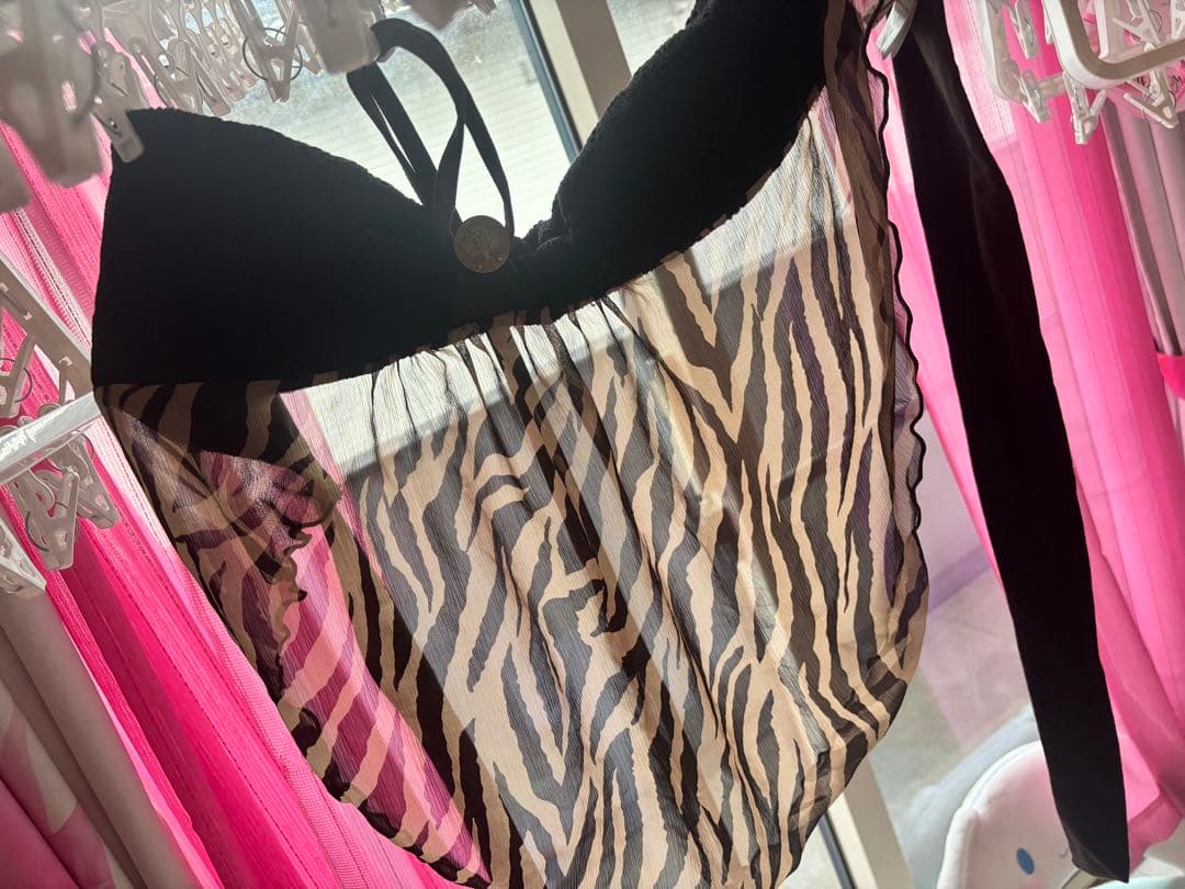 d.i.aゼブラ柄キャミ