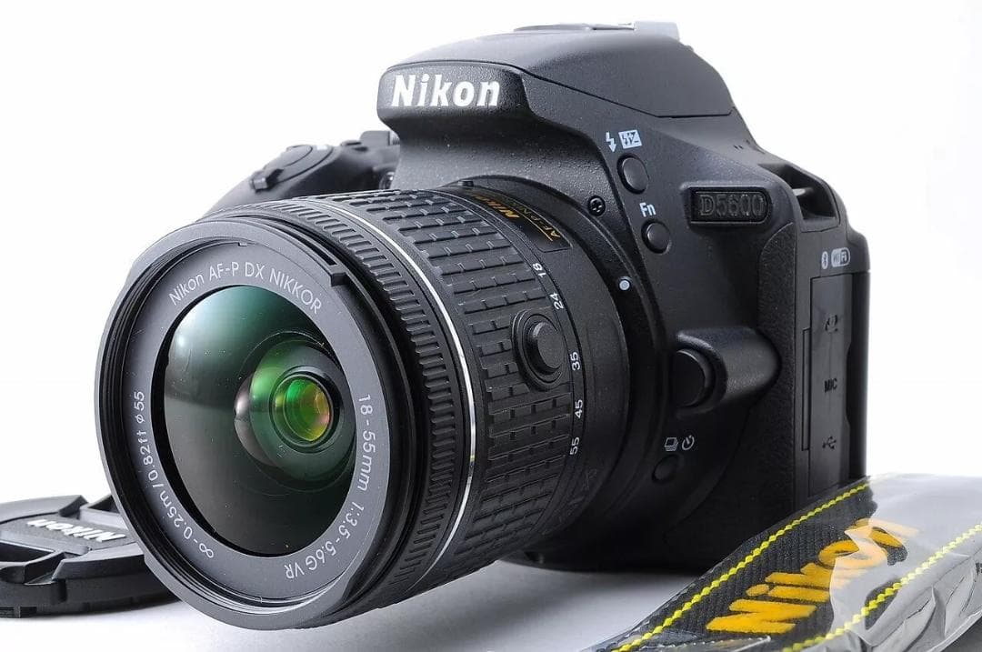 【完動美品】スマホとつながる最新一眼レフ Nikon D5600 レンズキット