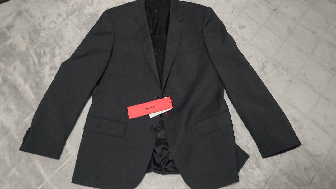 ★新品未着用★　HUGO BOSSダークグレー ジャケット　サイズ48