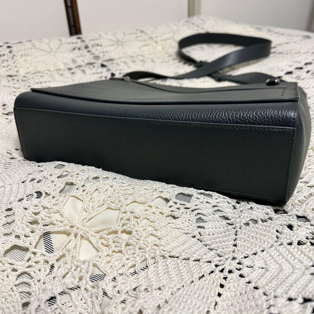 現行モデル☆定価77000円☆ほぼ未使用☆フルラ☆メッセンジャーバッグ☆グレー