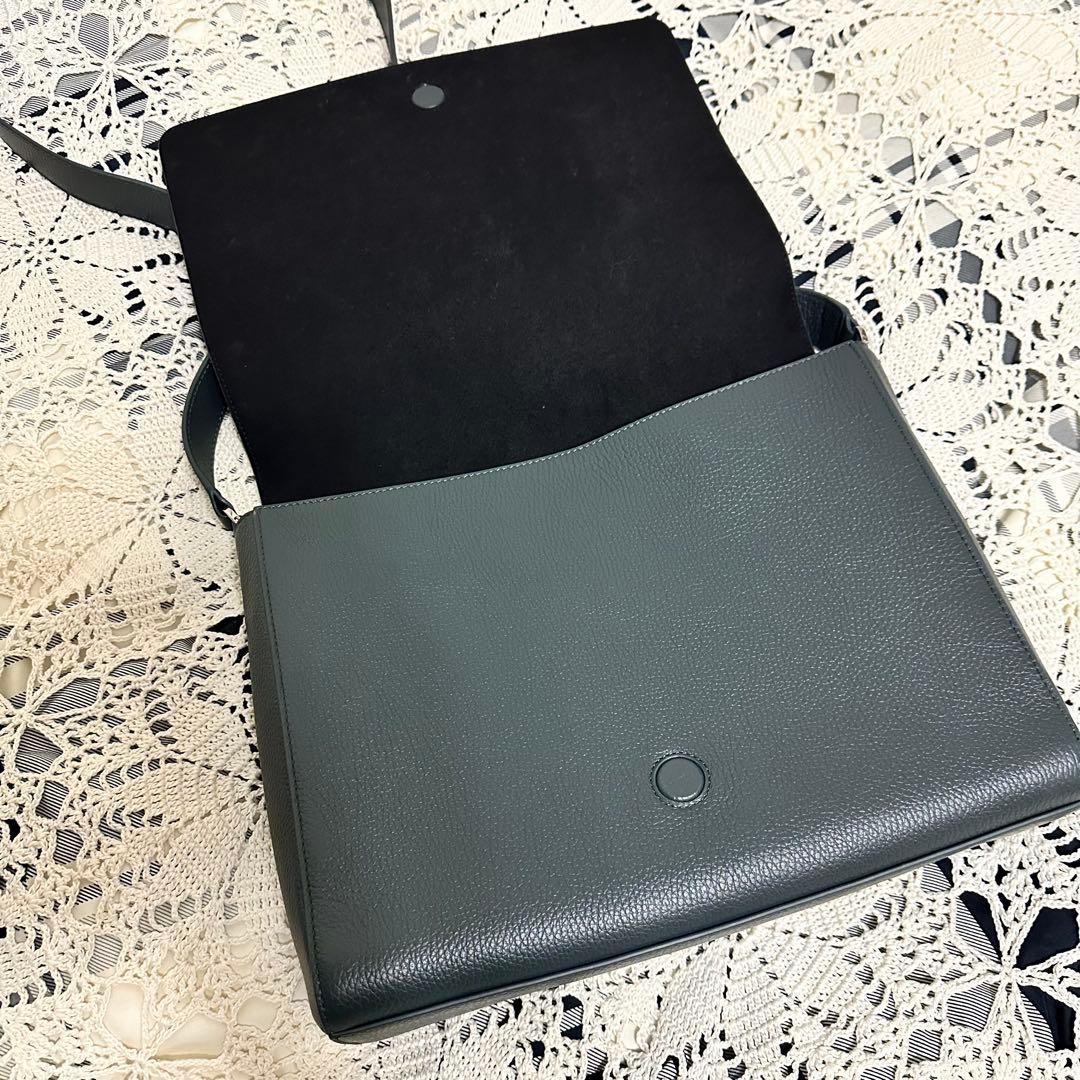 現行モデル☆定価77000円☆ほぼ未使用☆フルラ☆メッセンジャーバッグ☆グレー