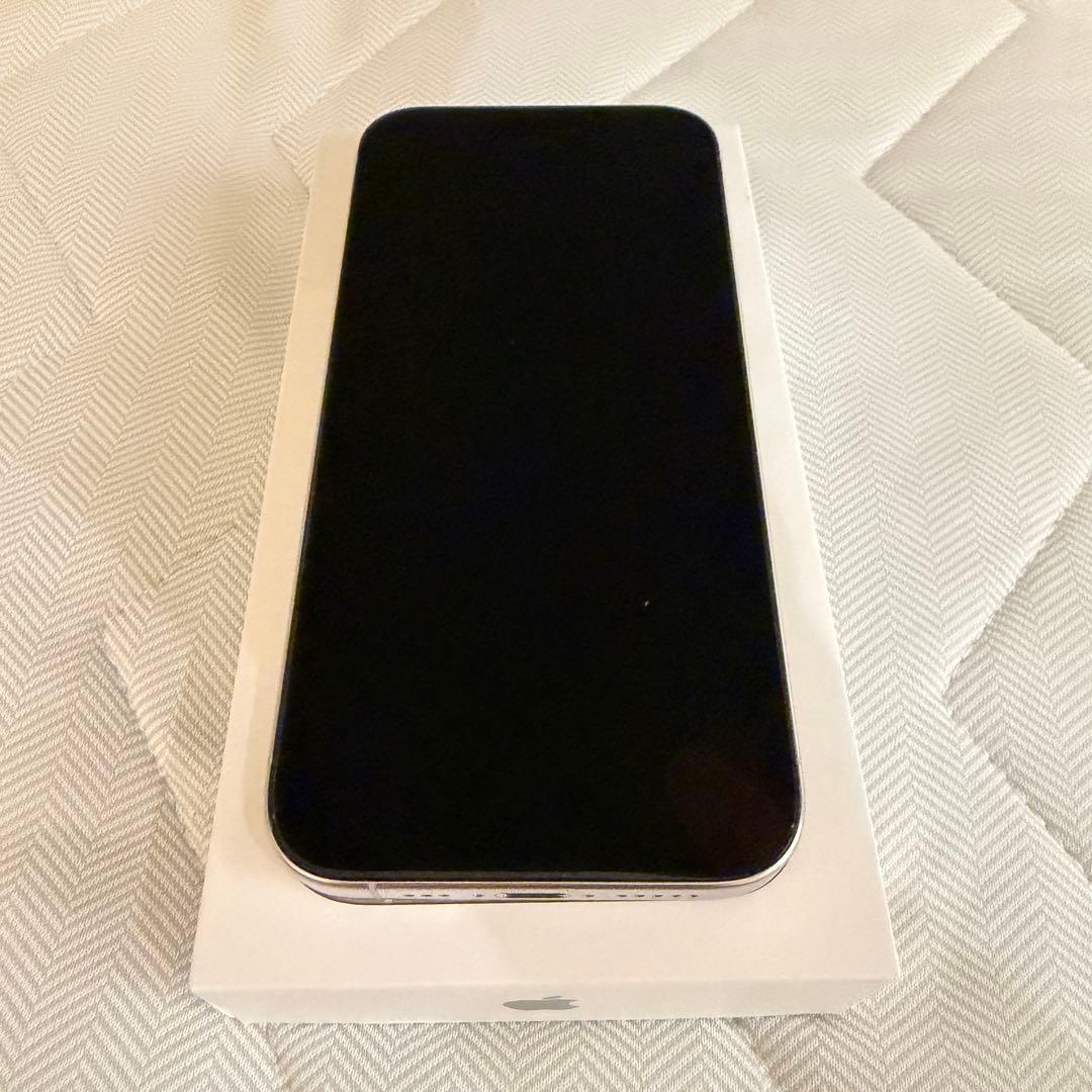 iPhone 15Pro ホワイトチタニウム　256GB