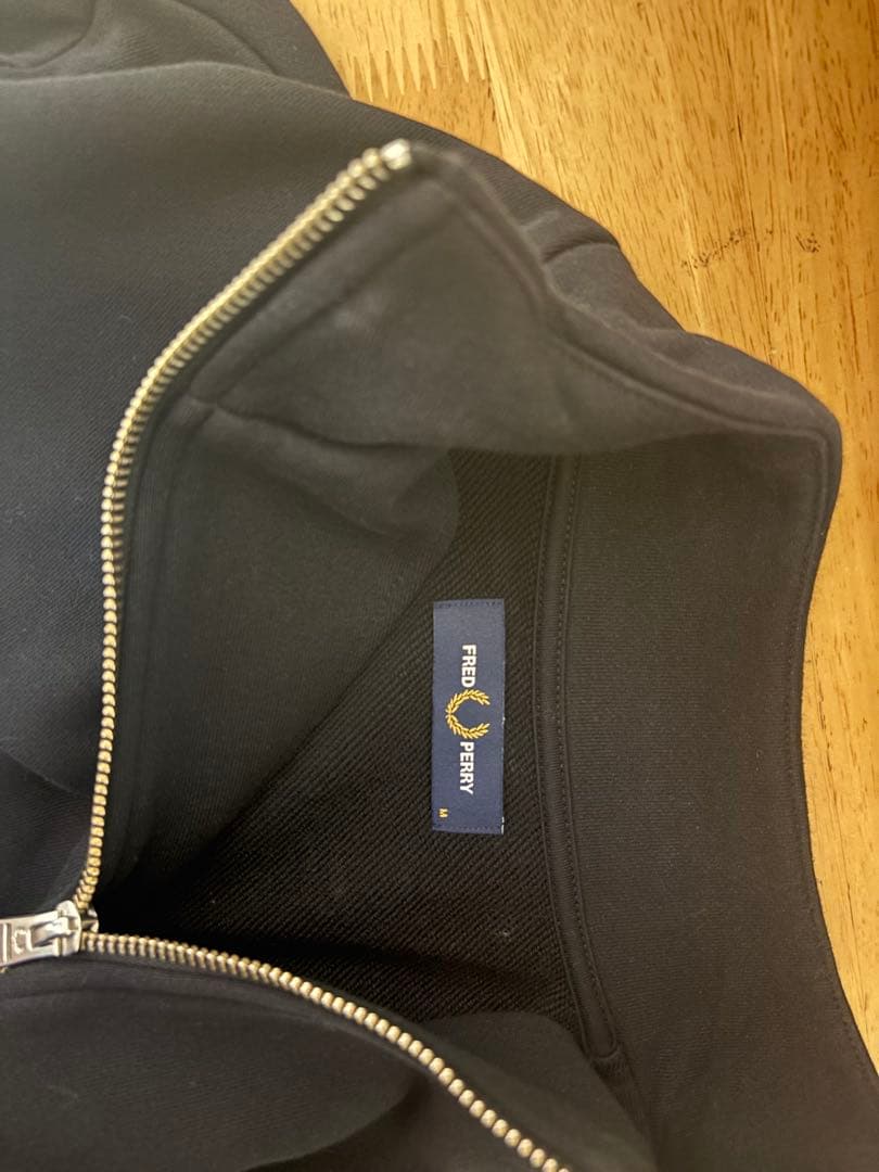 【即出荷可】FRED PERRY/ワンポイントロゴ刺繍 ハーフジップスウェット