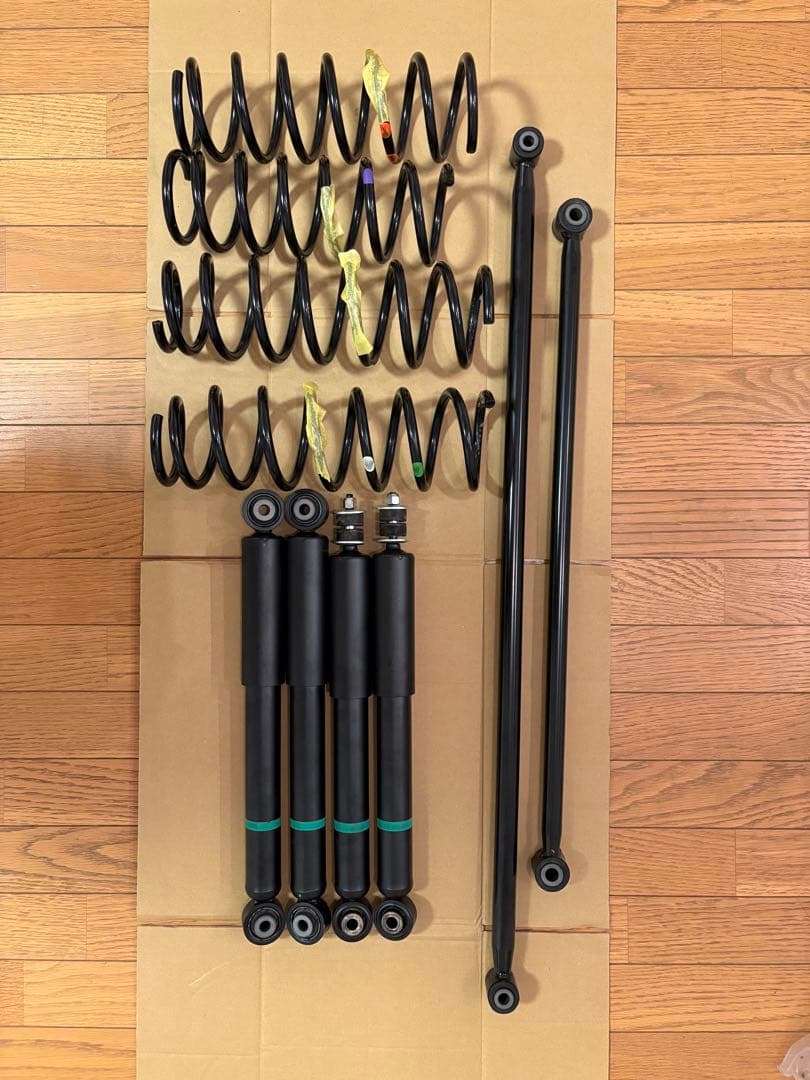 ジムニーシエラ　ショックアブソーバー　サスペンションコイル　ラテラルロッドセット