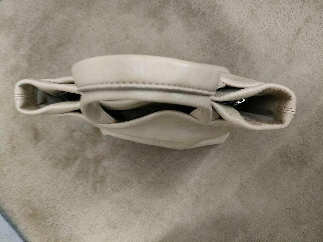 ヒロフ　レザー　ハンドバッグ　ベージュ